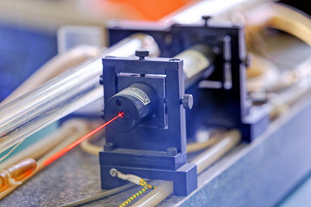 Narrow-linewidth laser